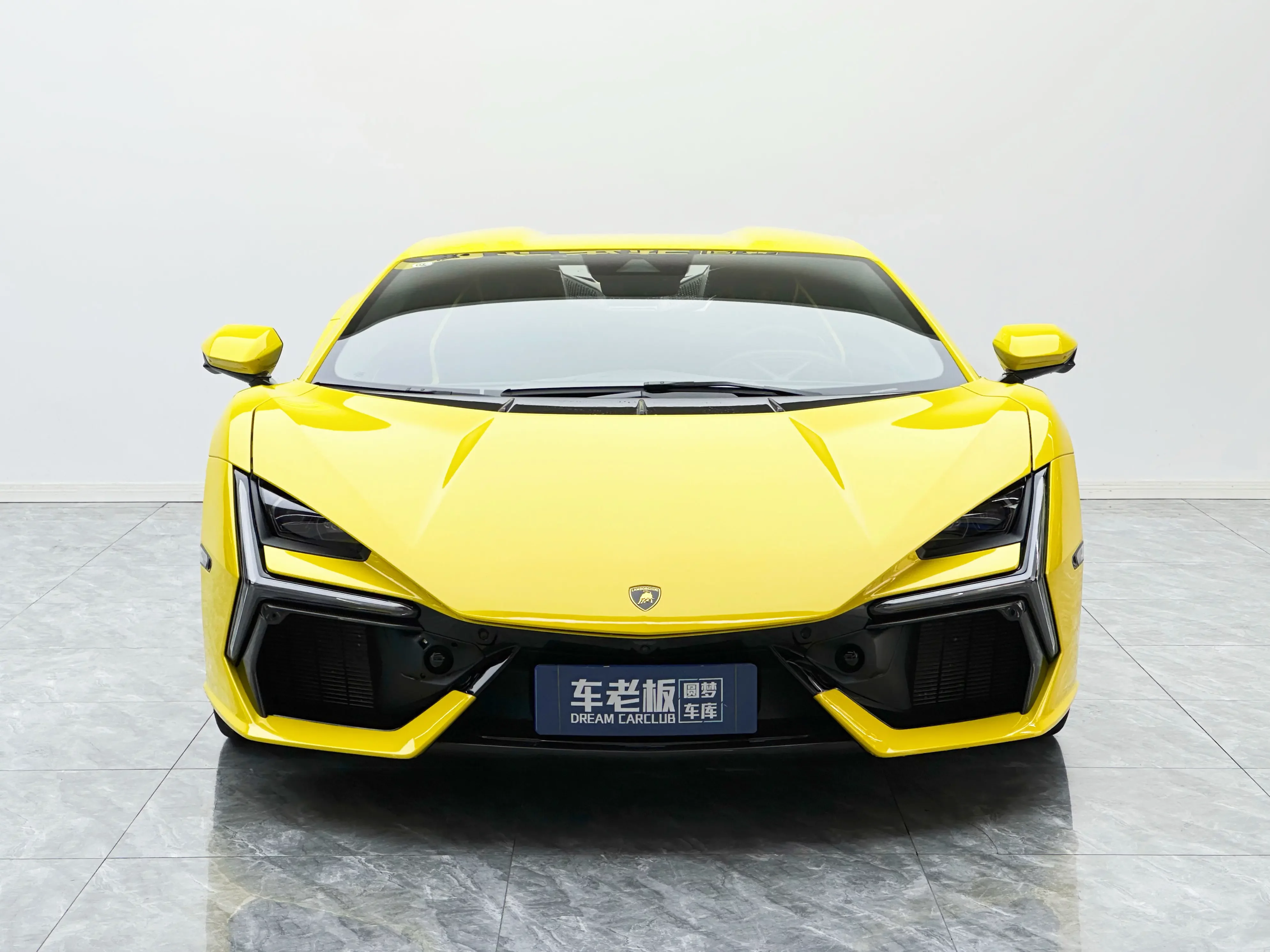 Lamborghini Revuelto  из Китая