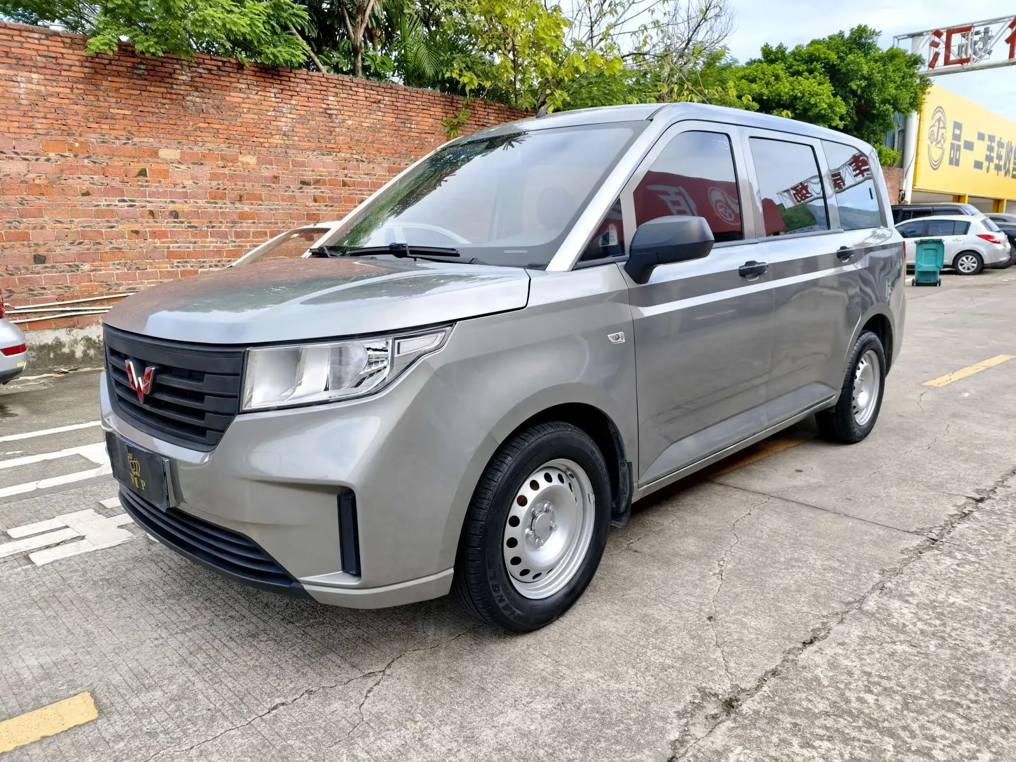 Wuling Hongguang PLUS  из Китая