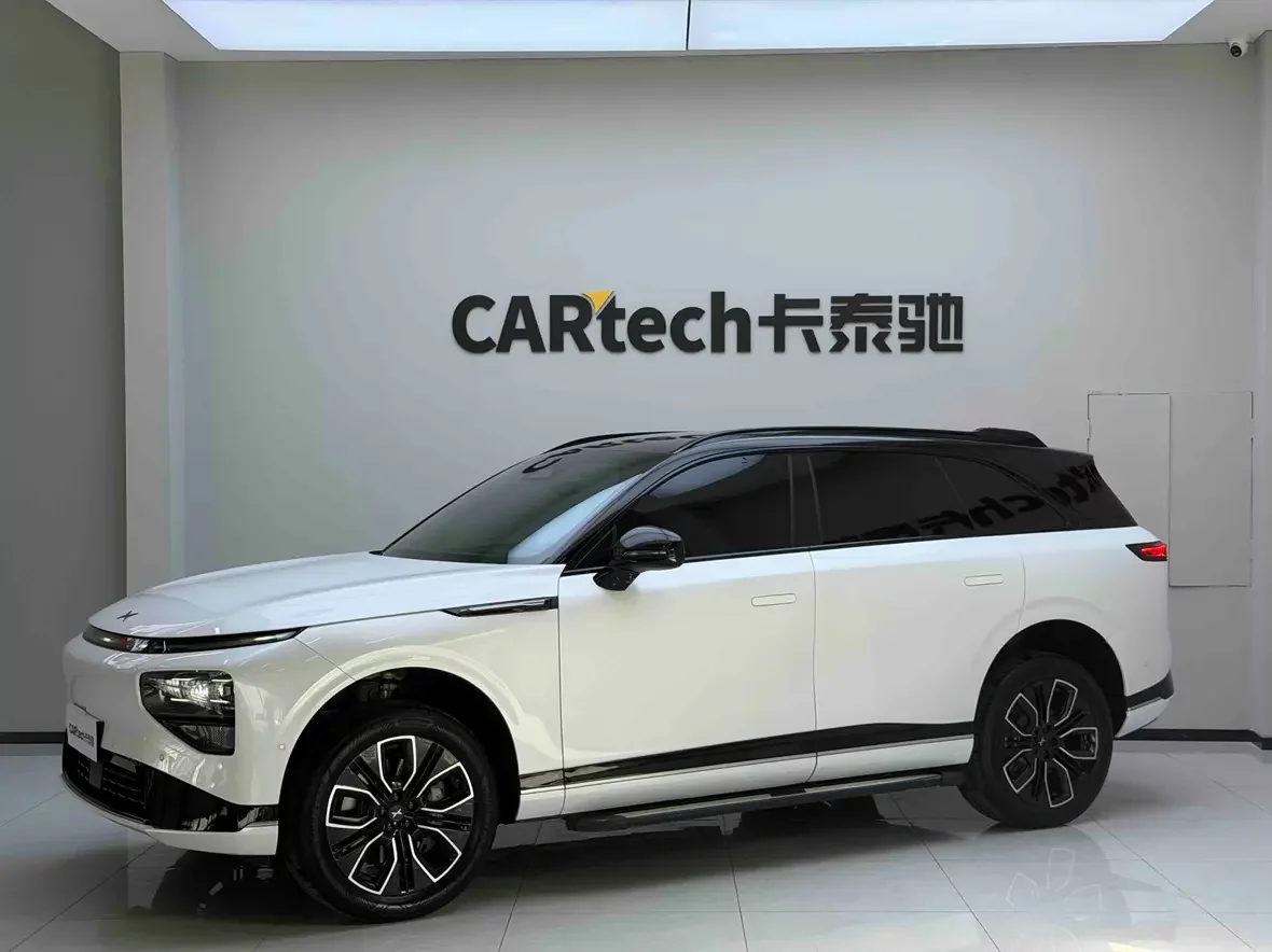 Xpeng G9  из Китая