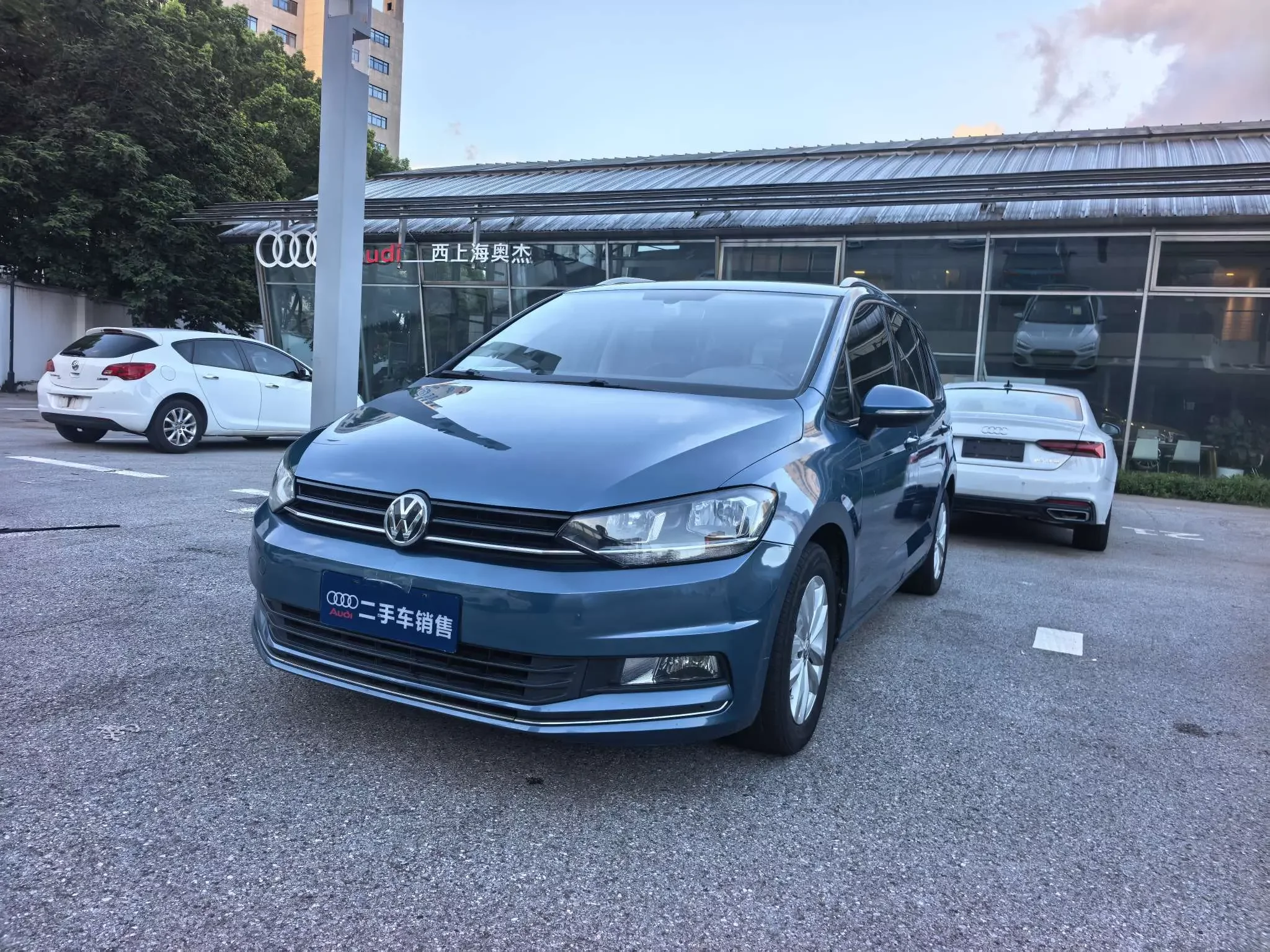 Volkswagen Touran L  из Китая