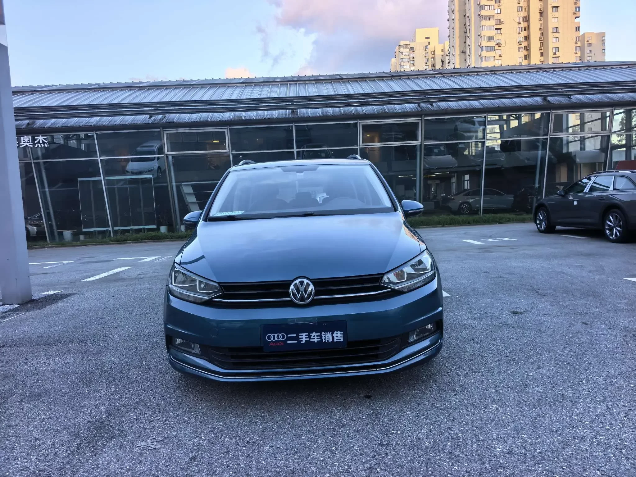 Volkswagen Touran L  из Китая