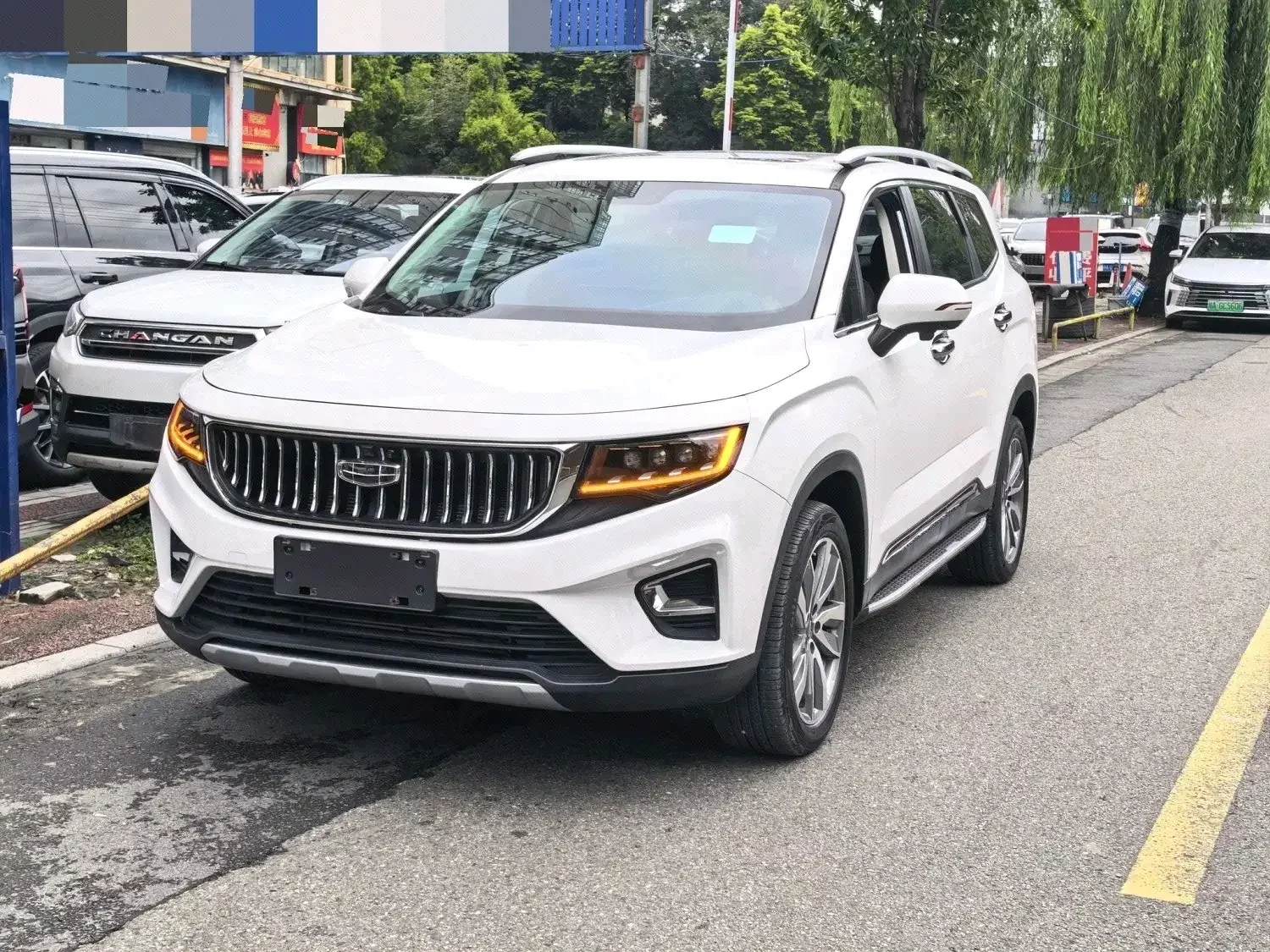 Geely Okavango 2022