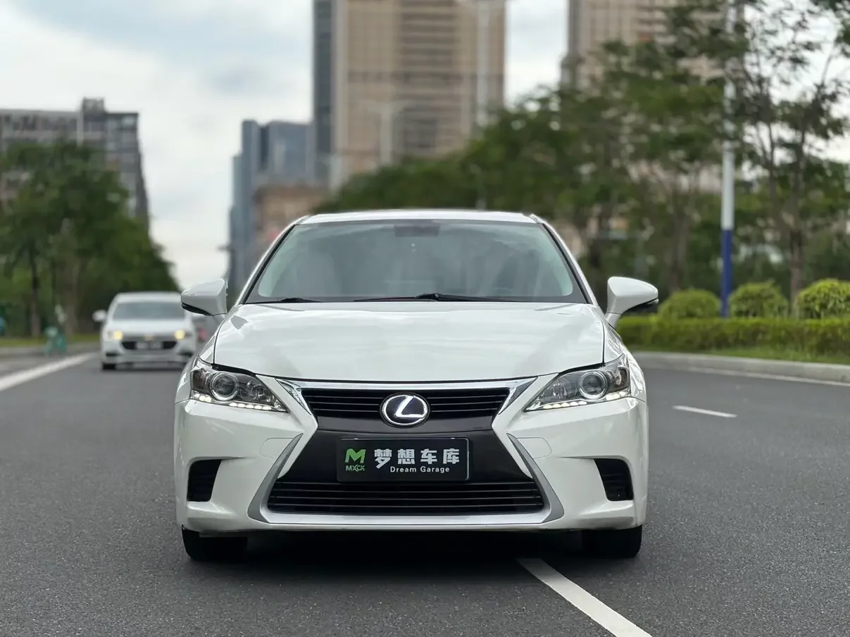 Lexus CT  из Китая