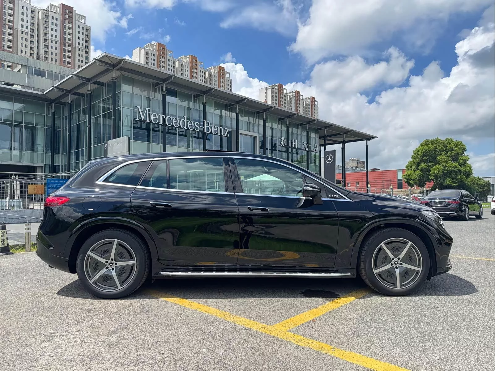Mercedes-Benz EQS SUV