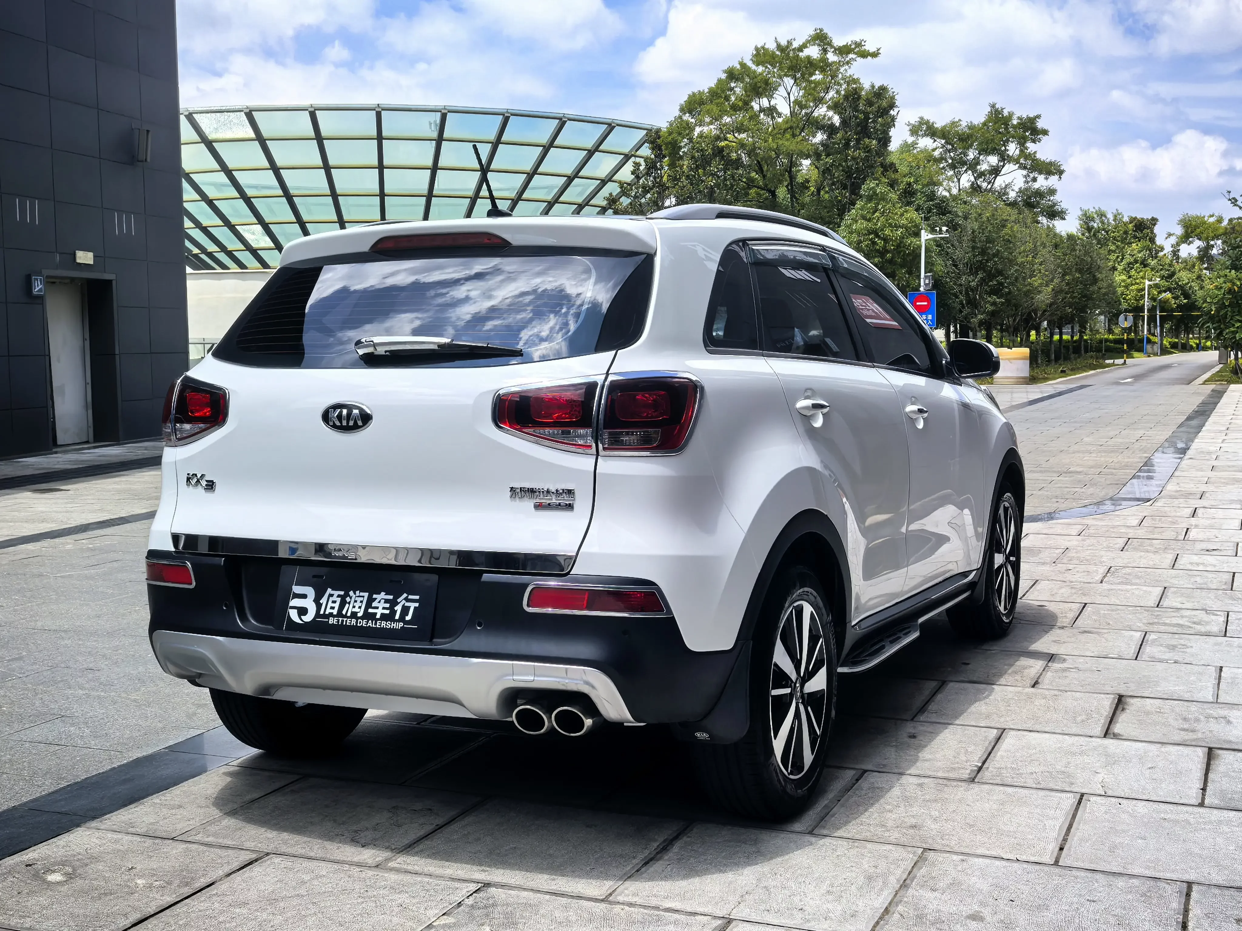 Kia Run proudly