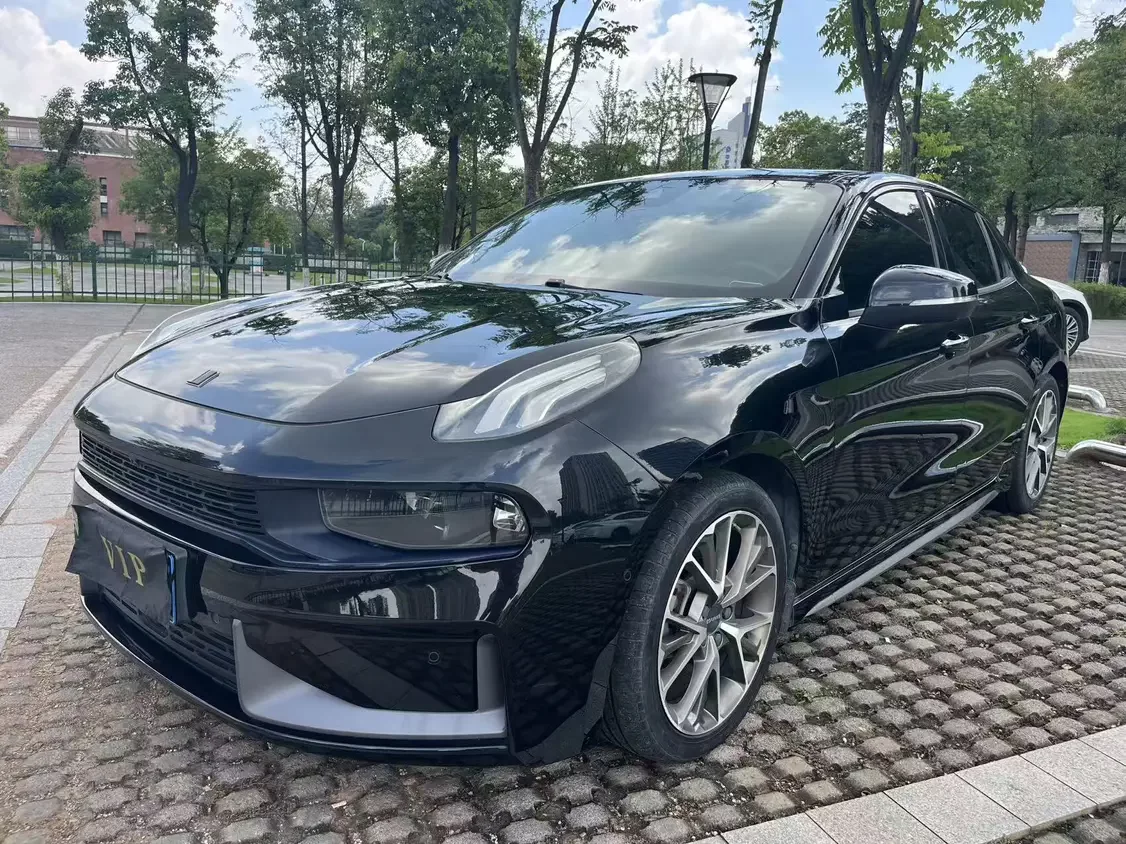 Lynk & Co 03