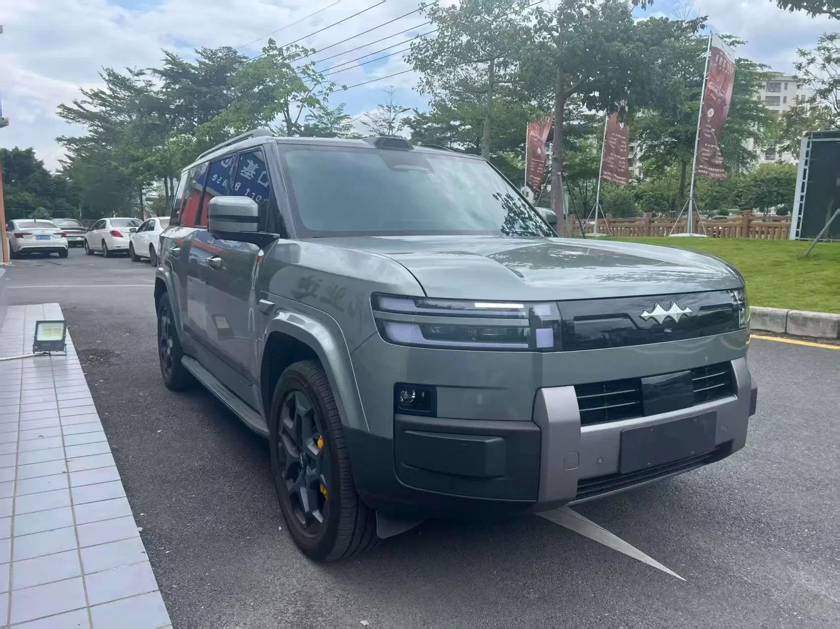 BYD Leopard Titanium 7 PHEV