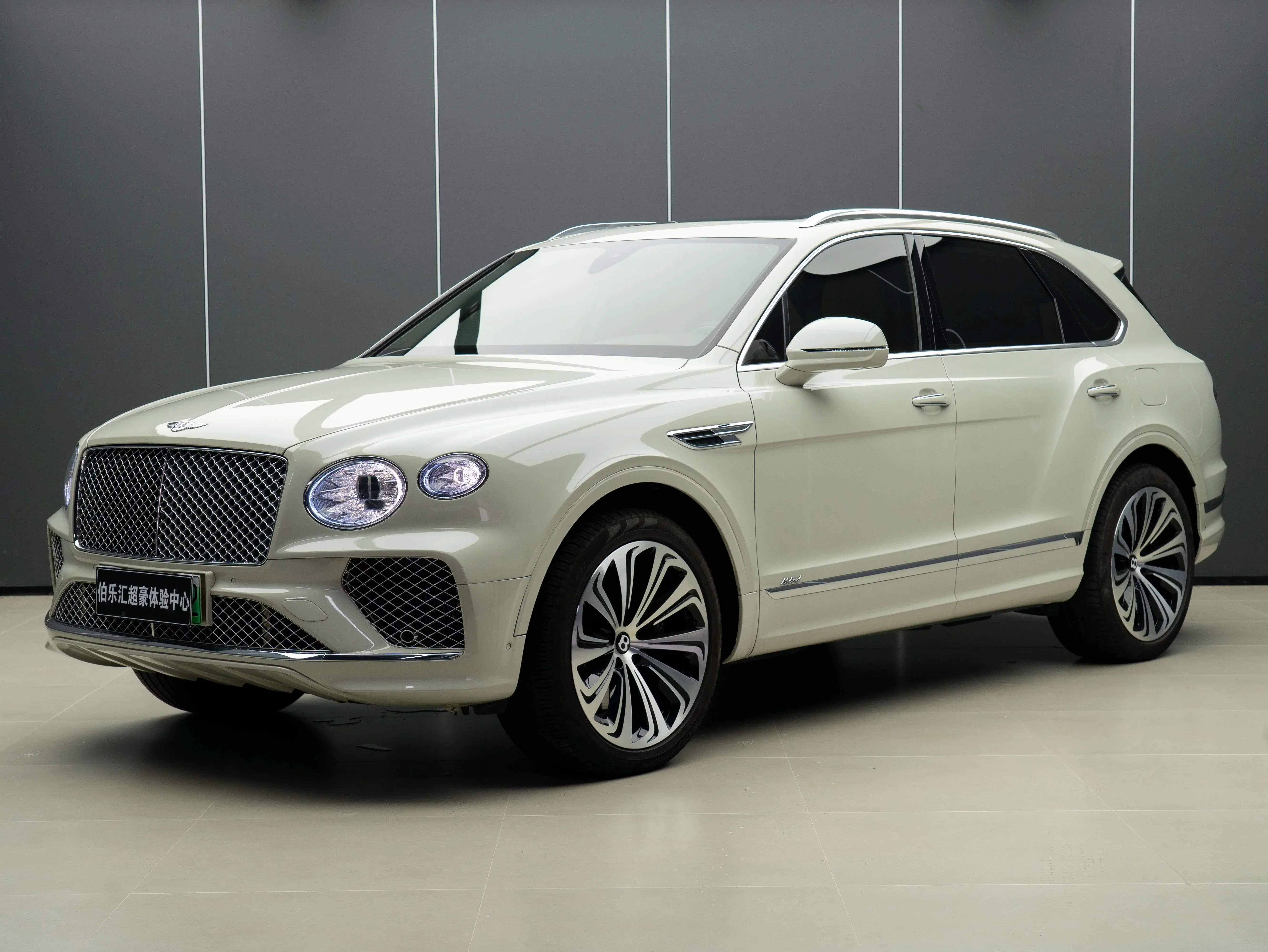 Bentley Bentayga PHEV