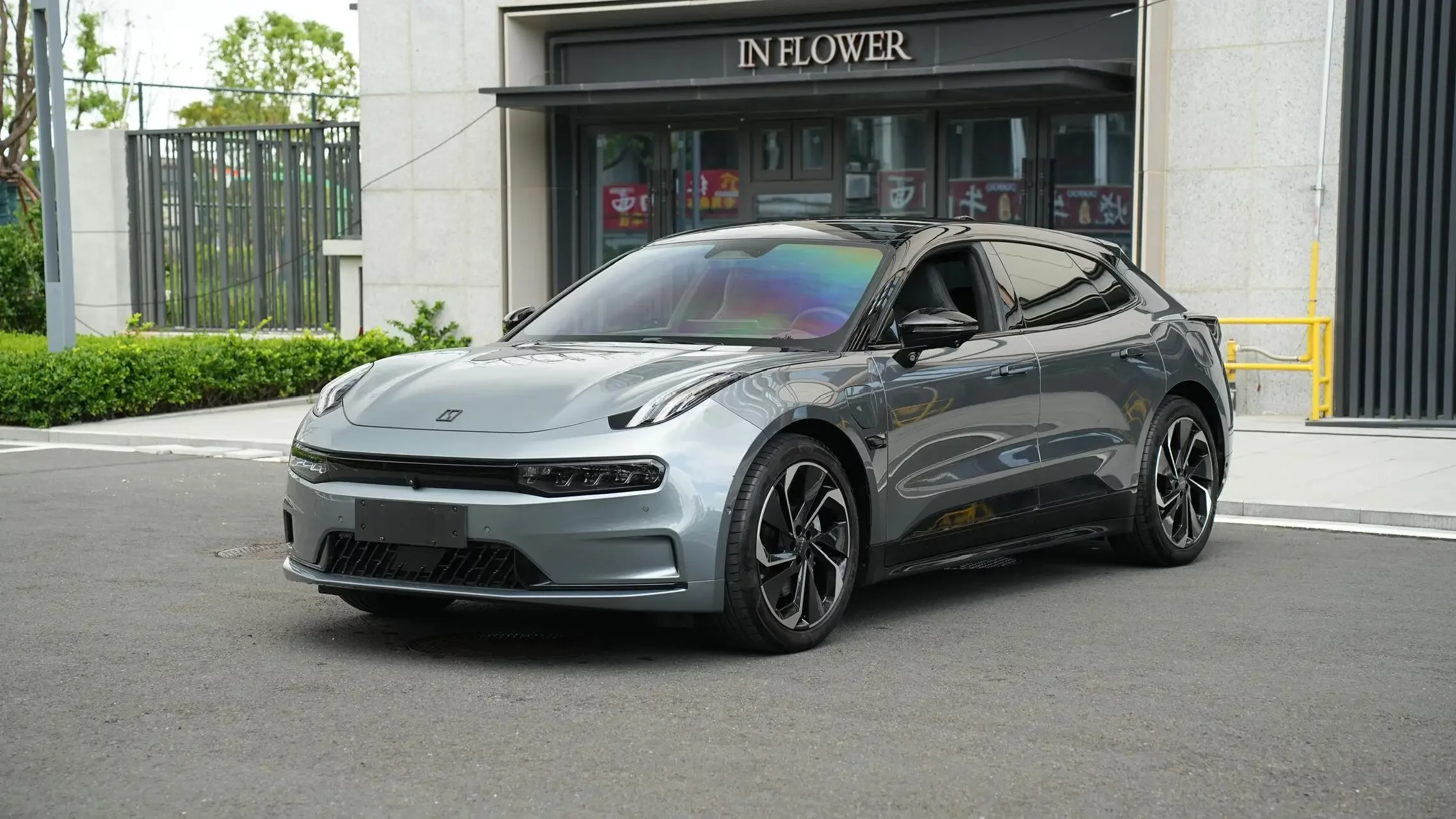 ZEEKR 001