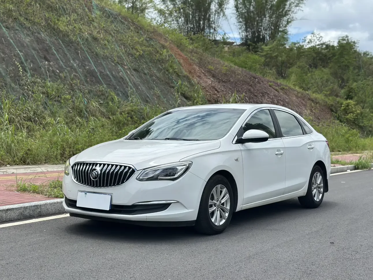 Buick Yinglang 2015