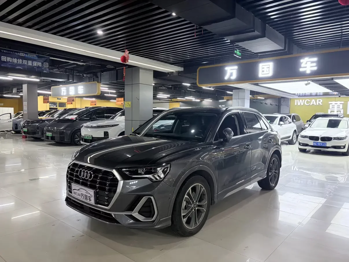 AUDI Q3