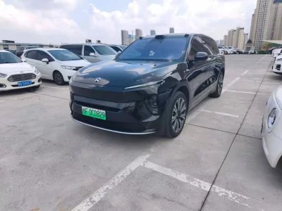 NIO ES8