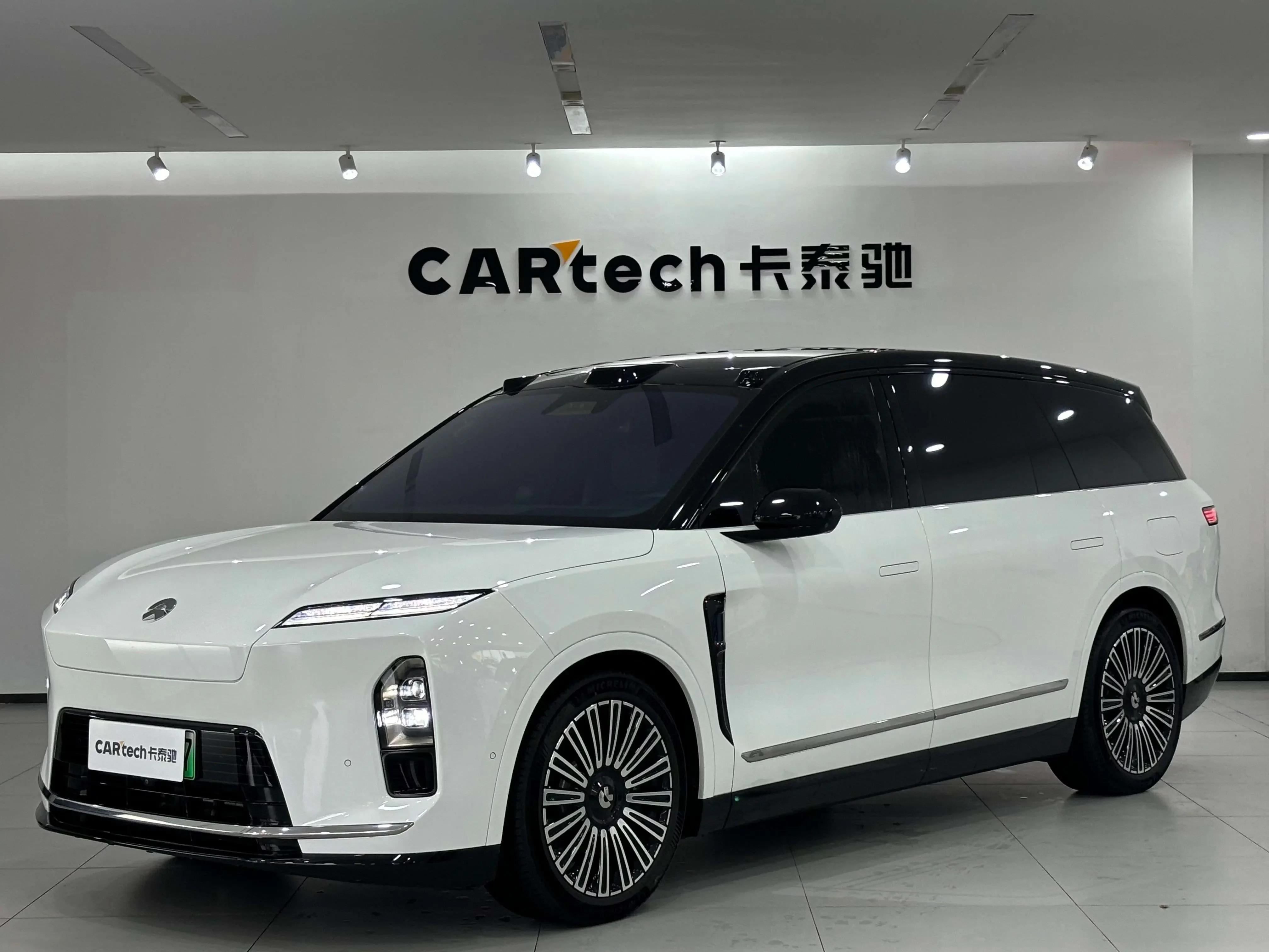 NIO ES8