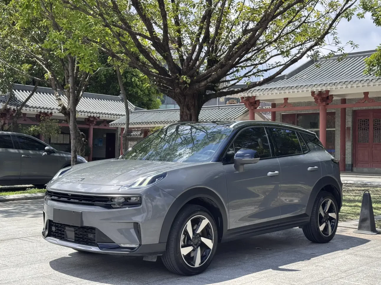 Lynk & Co 06