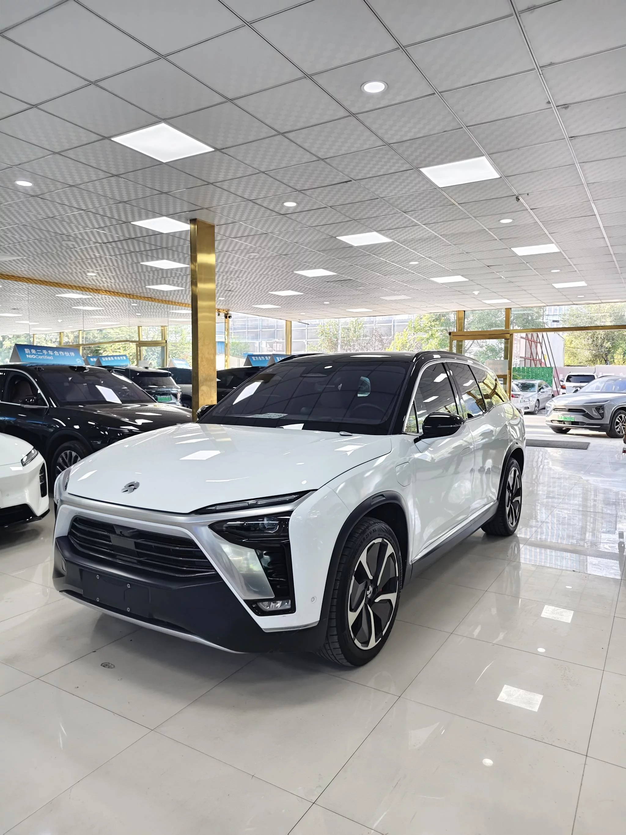 NIO ES8