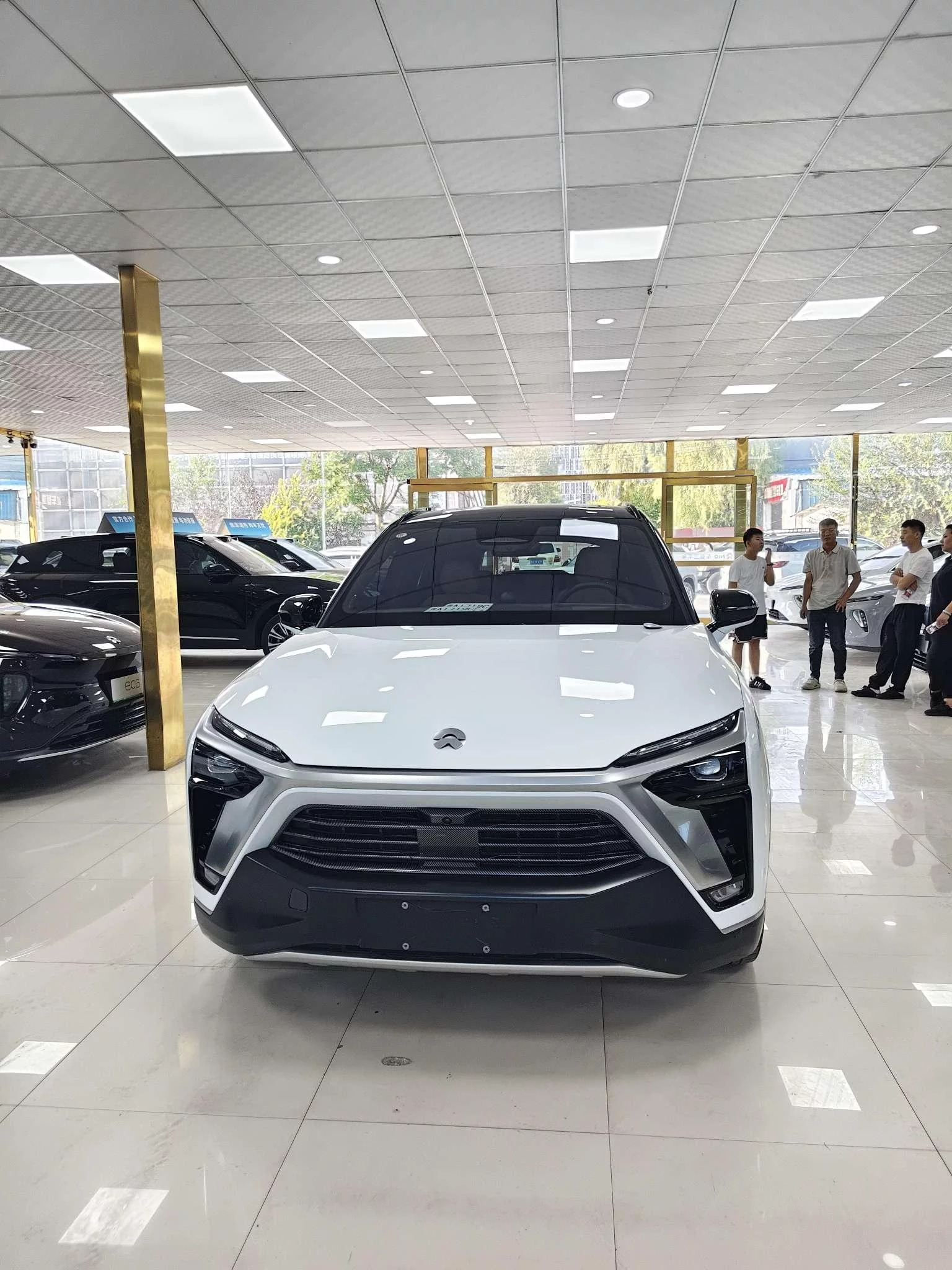 NIO ES8