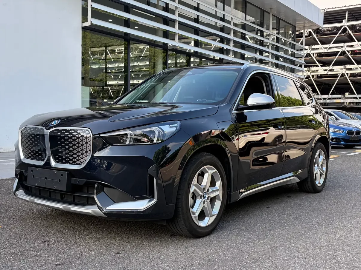 BMW iX1 2024