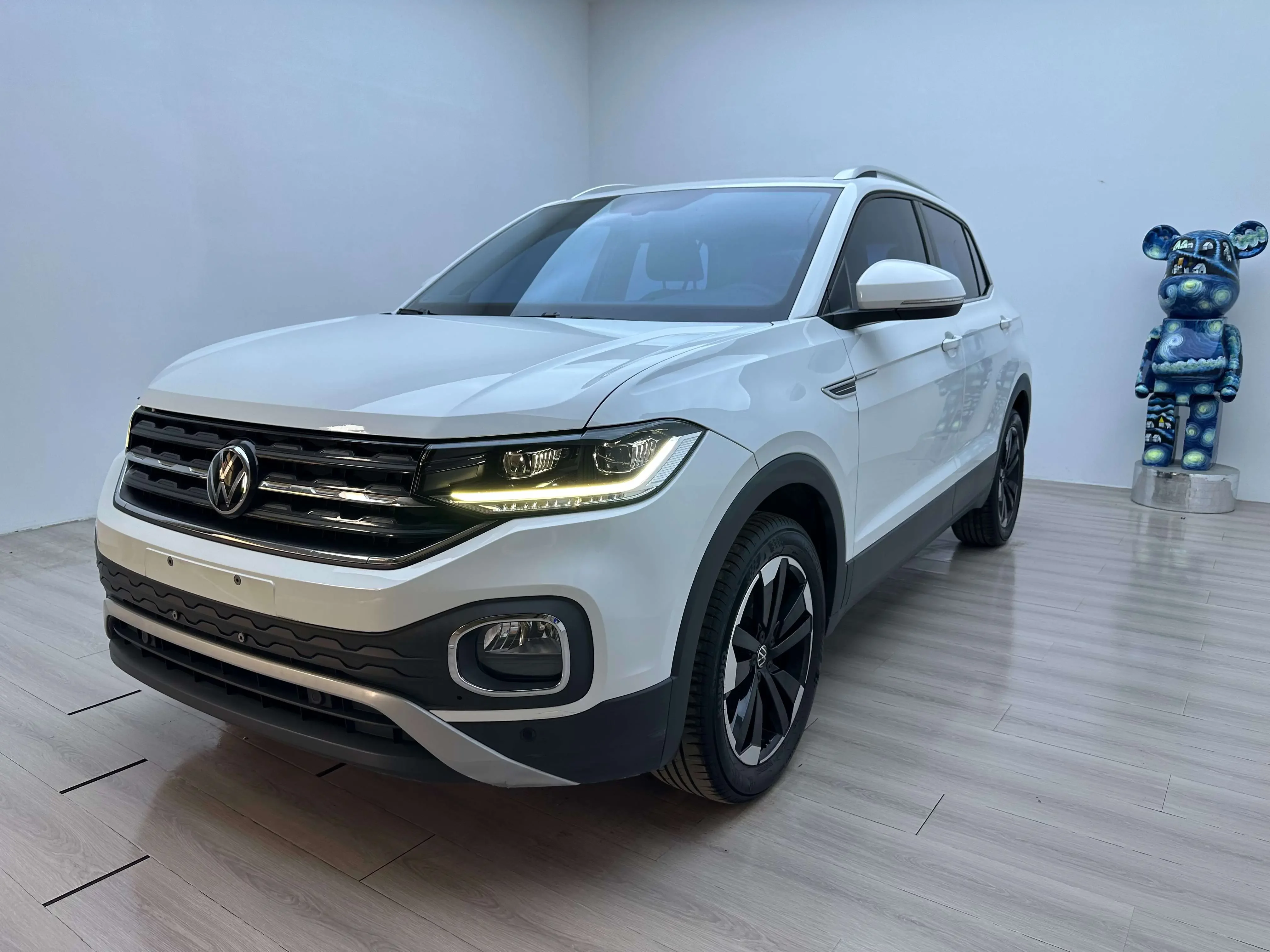 Volkswagen Explore the shadows 2023