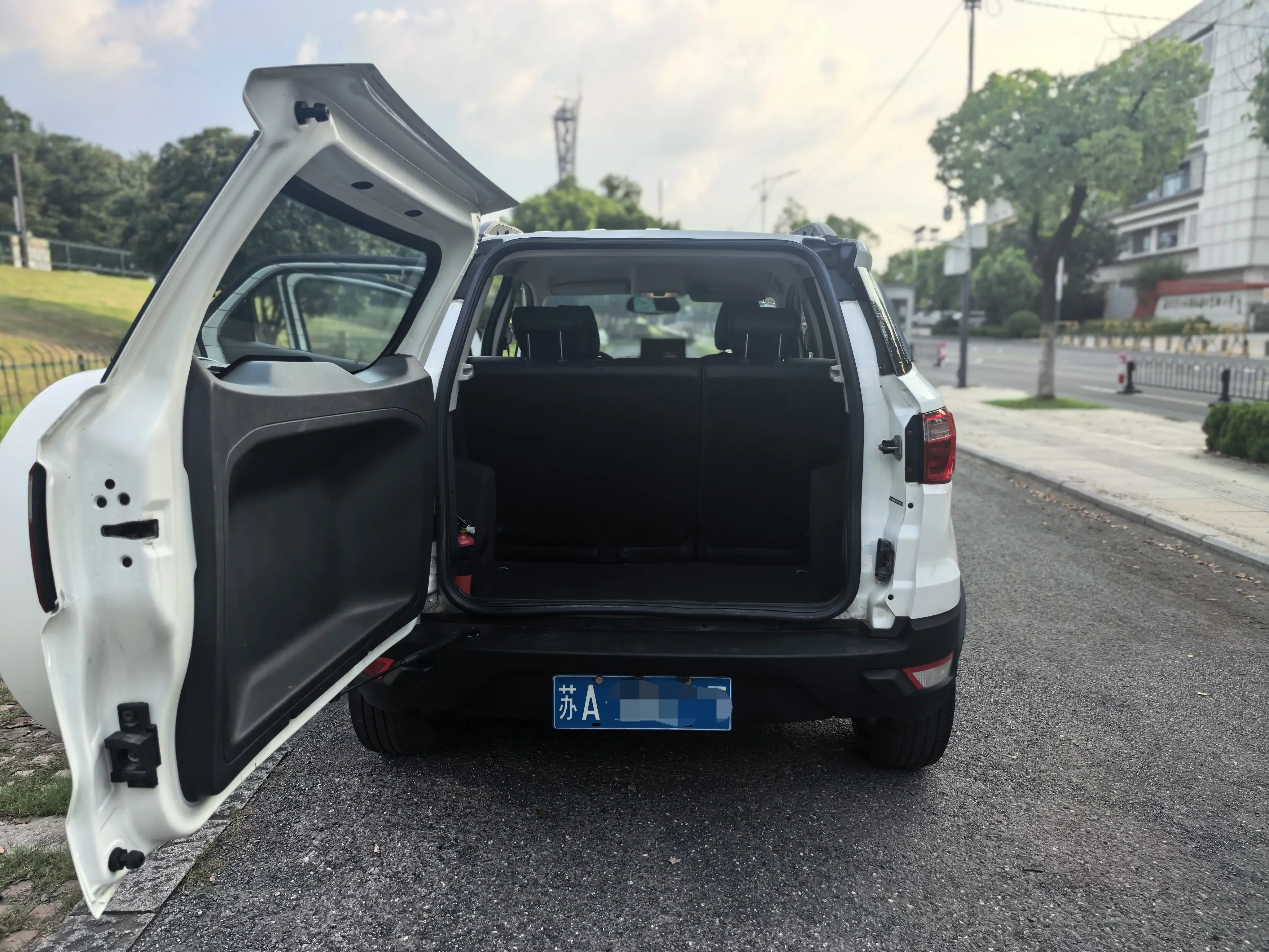 Ford Yibo