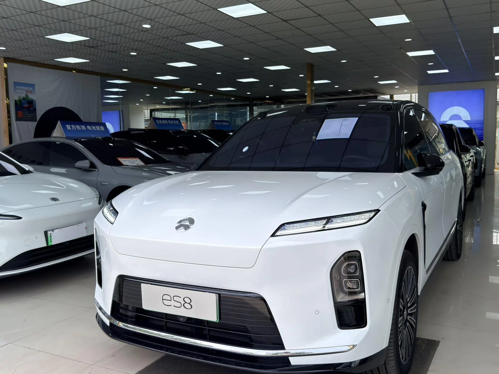 NIO ES8