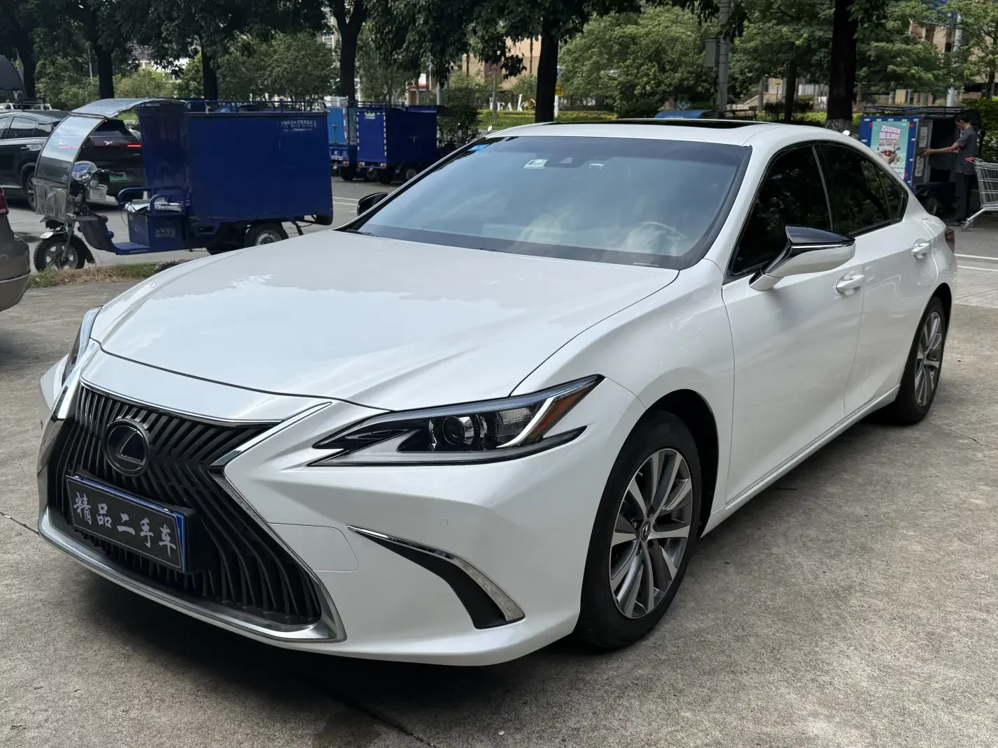 Lexus ES