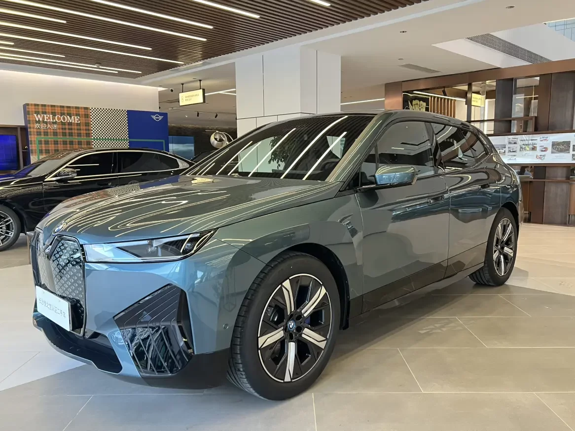 BMW iX  из Китая