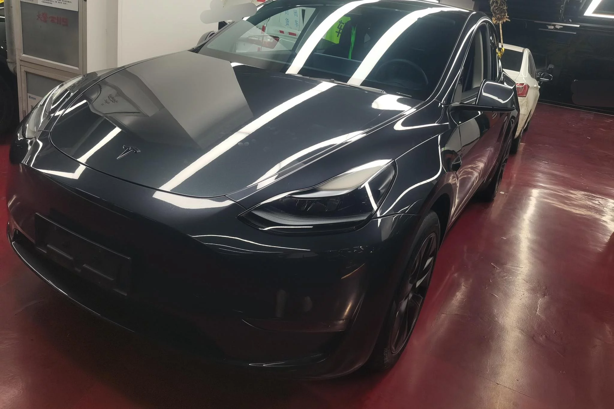 Tesla Model Y 2024