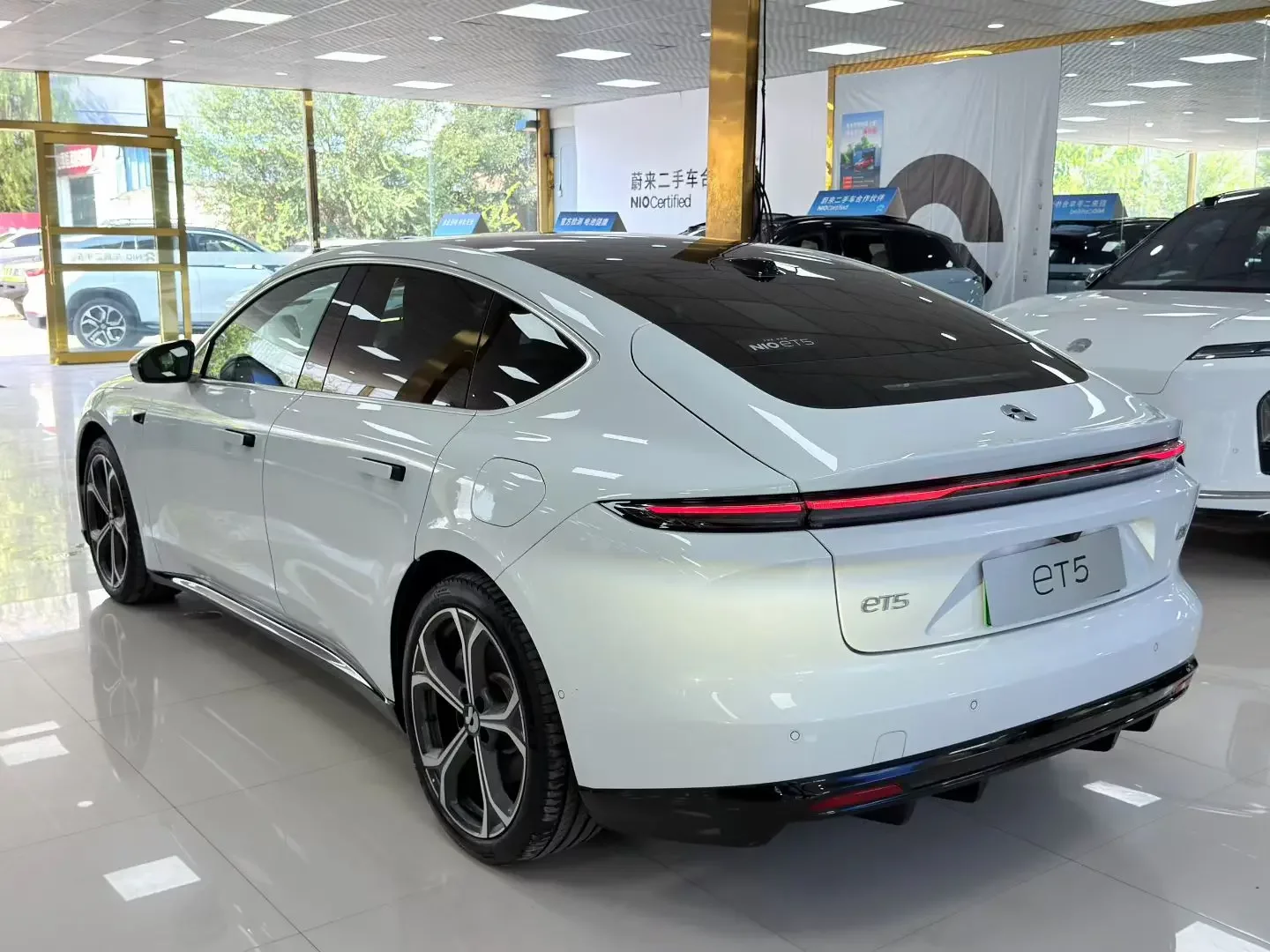 NIO ET5