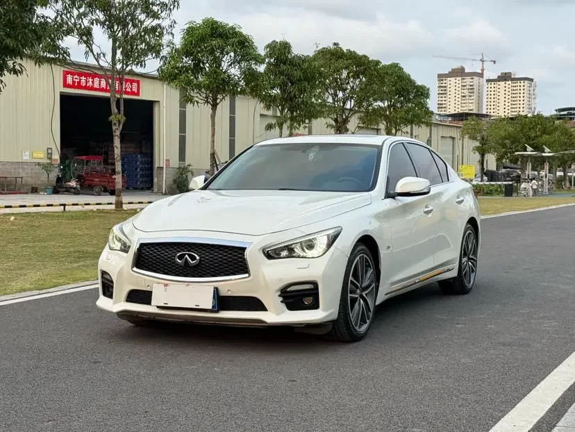 Infiniti Q50L