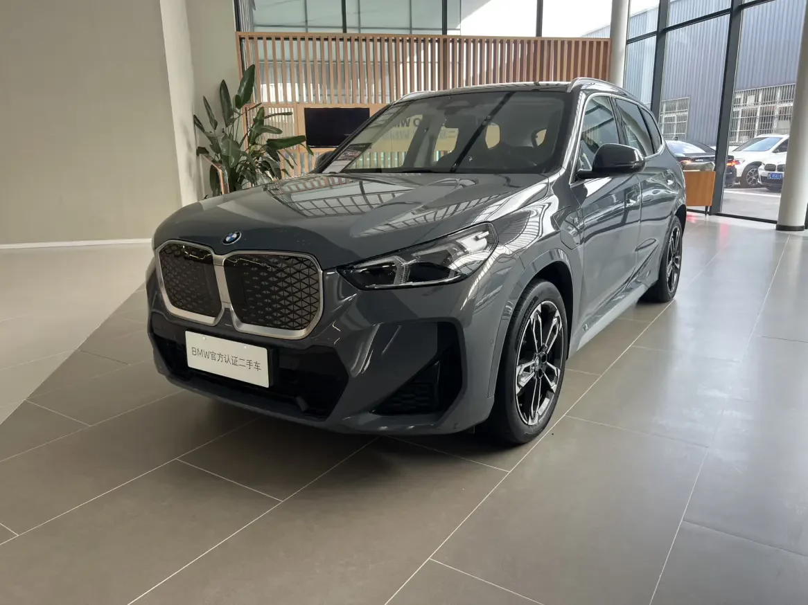 BMW iX1 2023