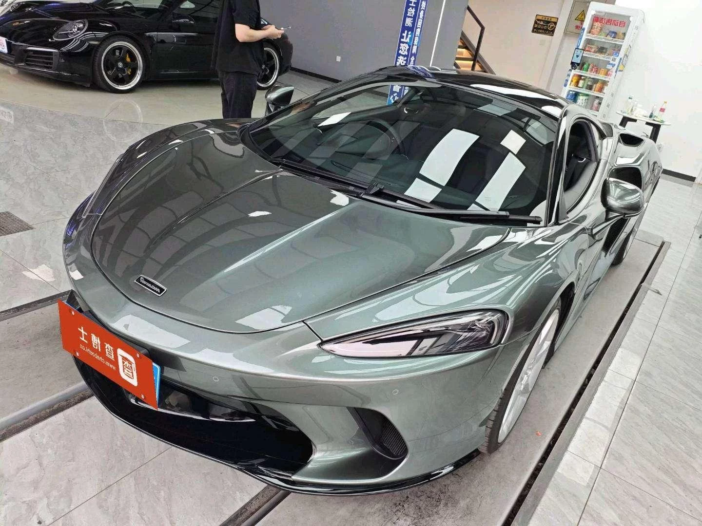 McLaren GT  из Китая