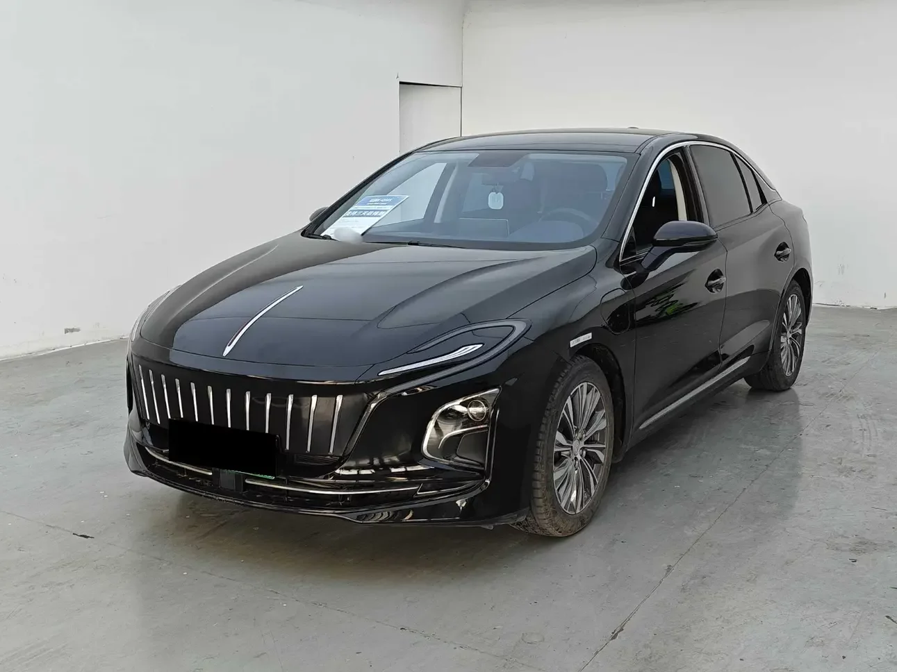 Hongqi E-QM5