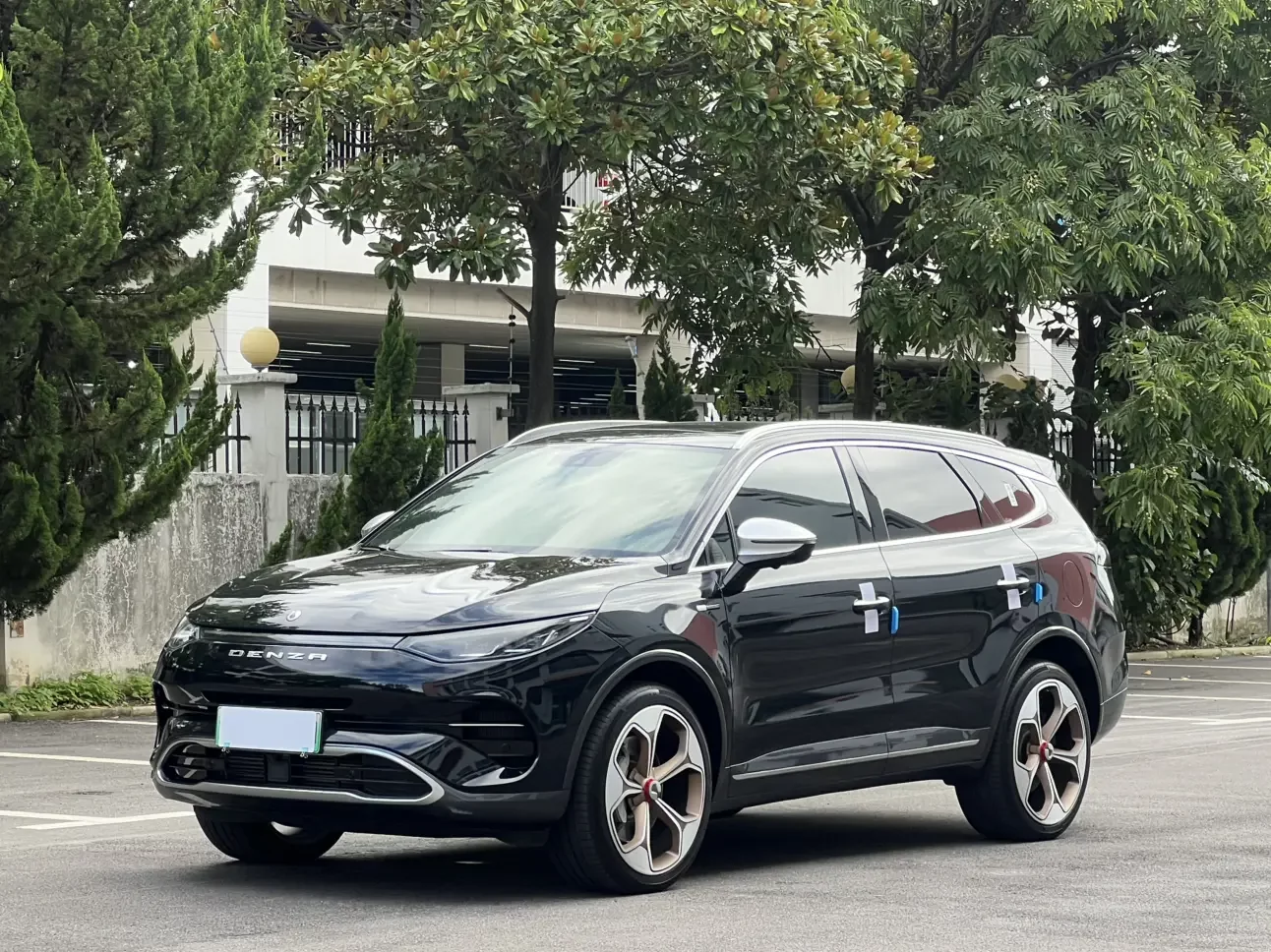 Denza X PHEV