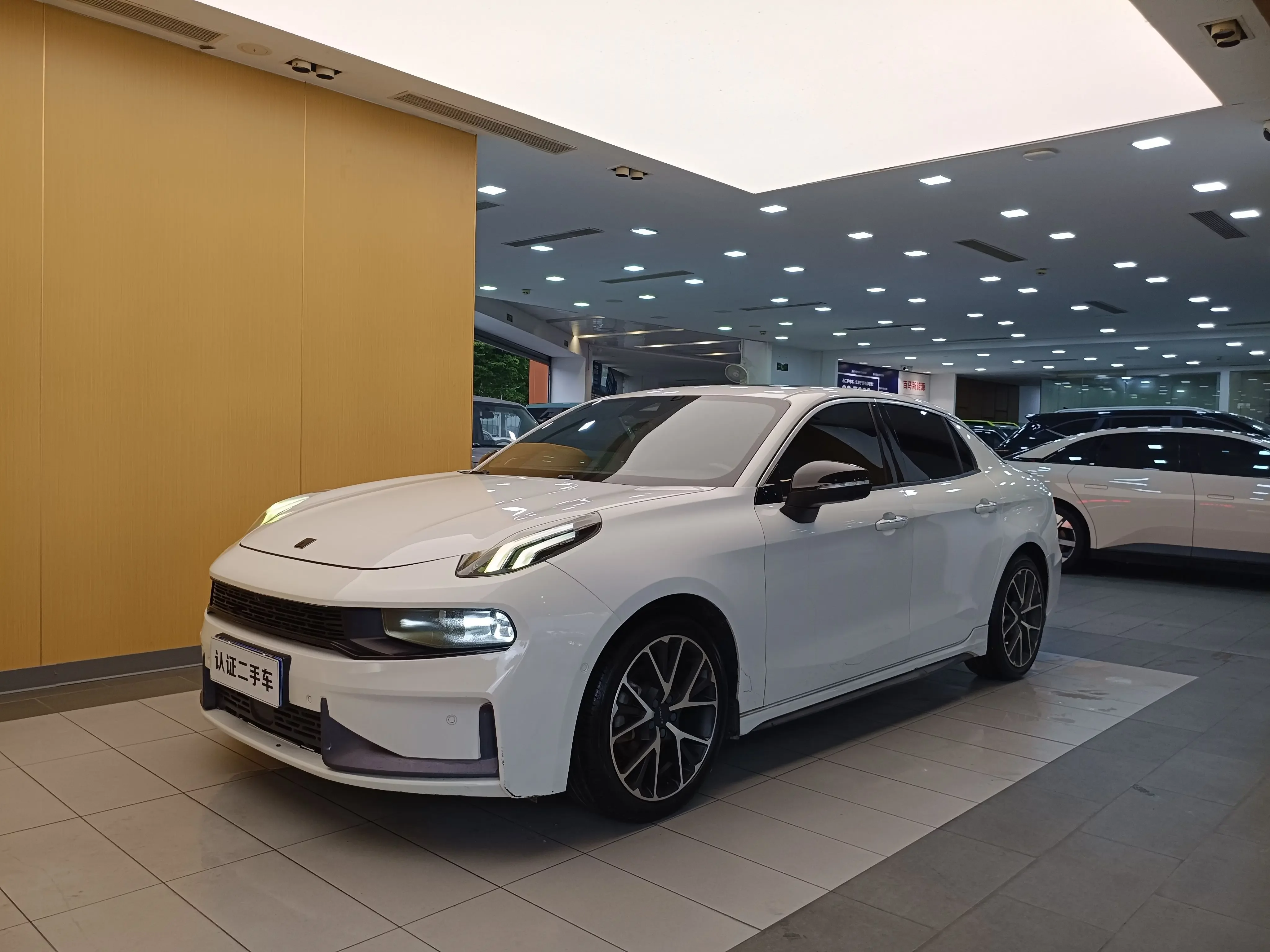 Lynk & Co 03