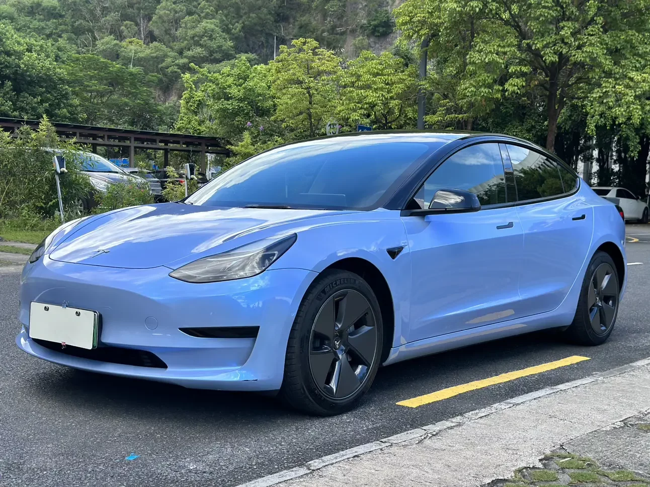 TESLA MODEL 3
