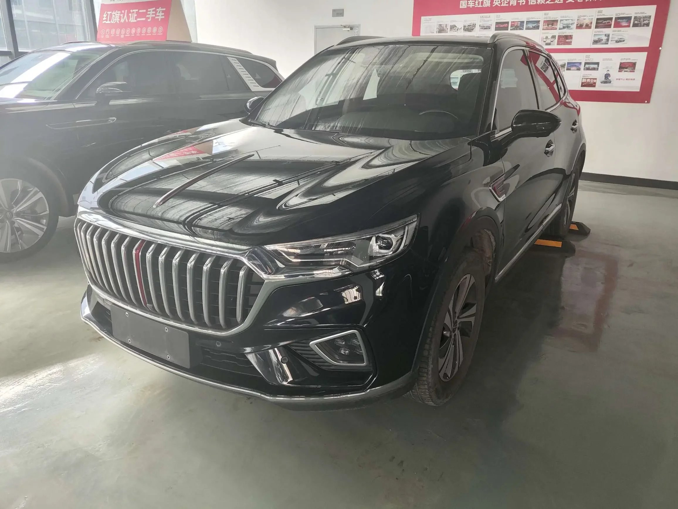 Hongqi HS5