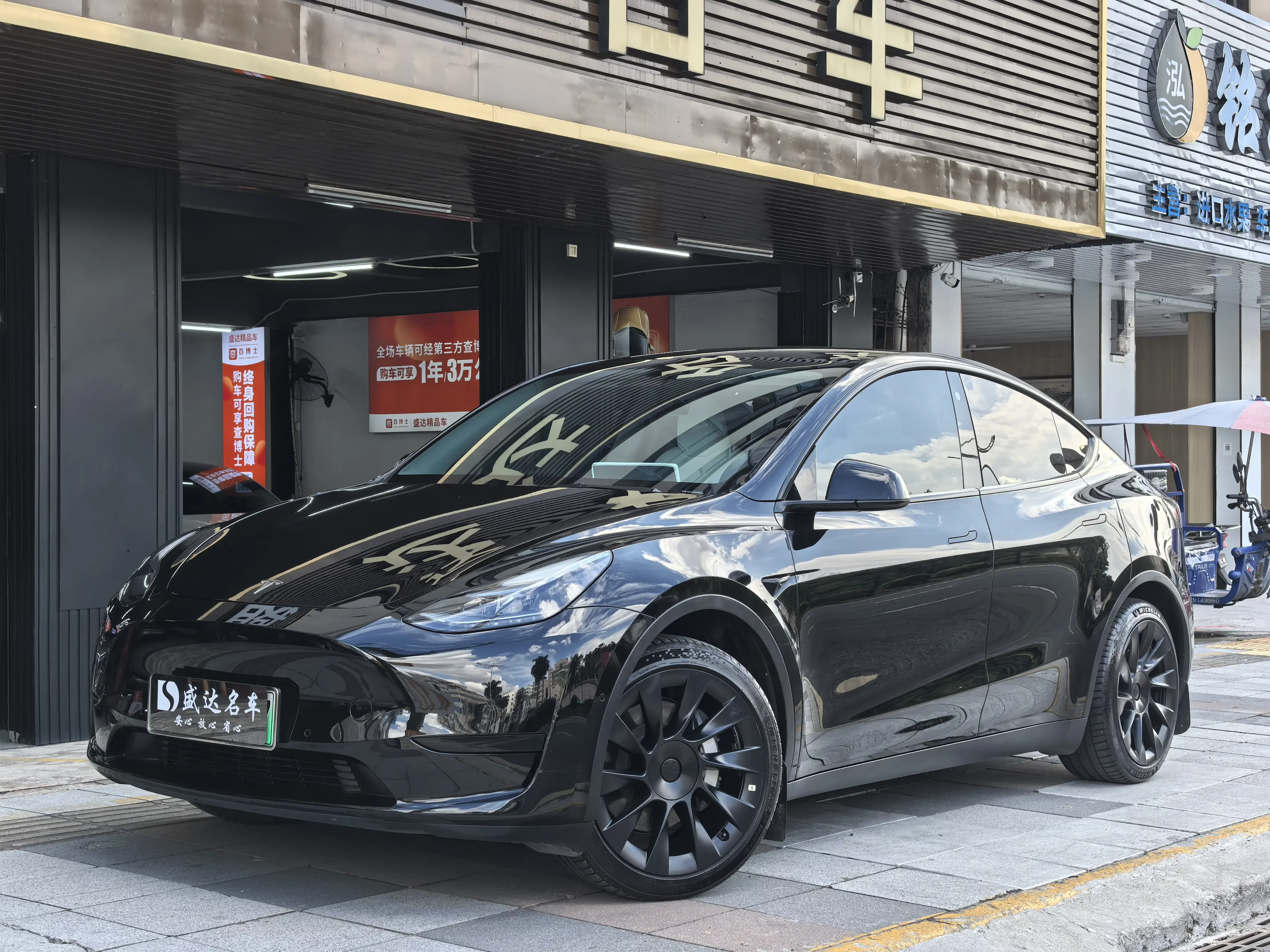 TESLA MODEL Y