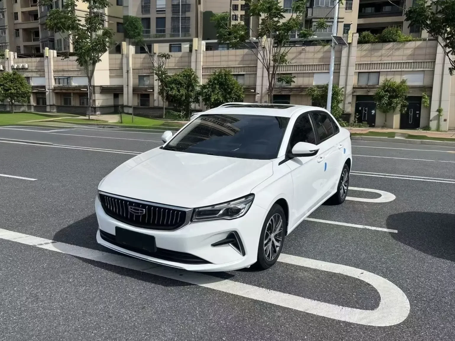 Geely emgrand 2023