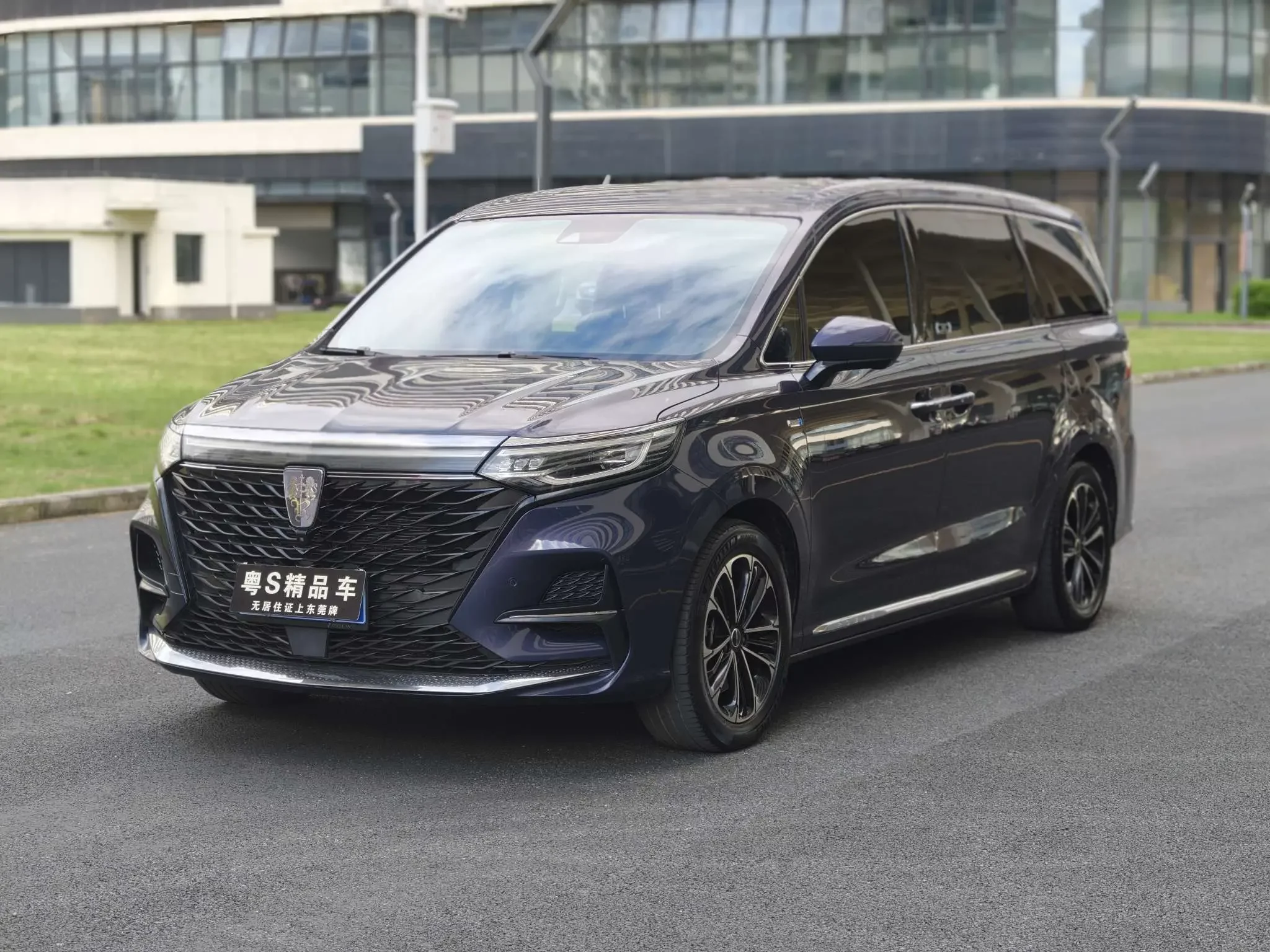 Roewe iMAX8  из Китая
