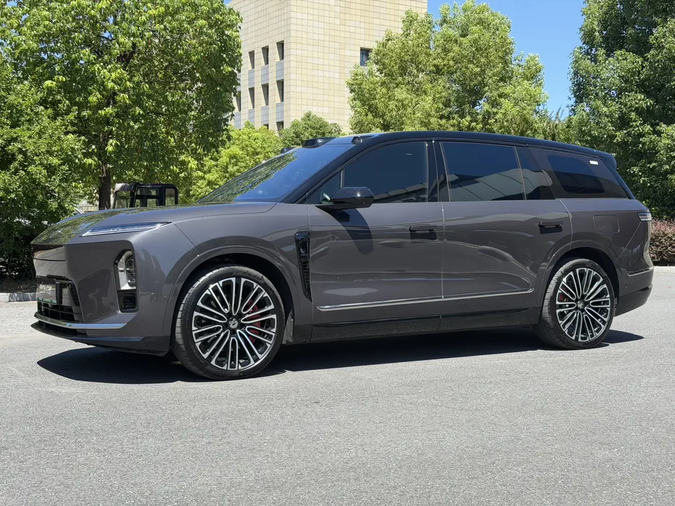 NIO ES8