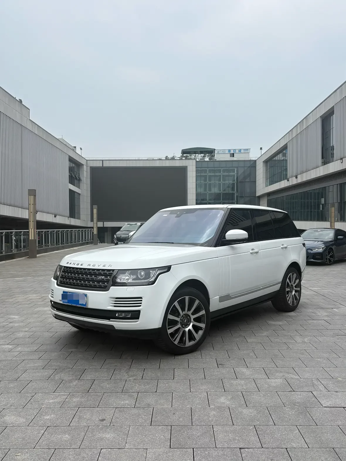 Land Rover range rover