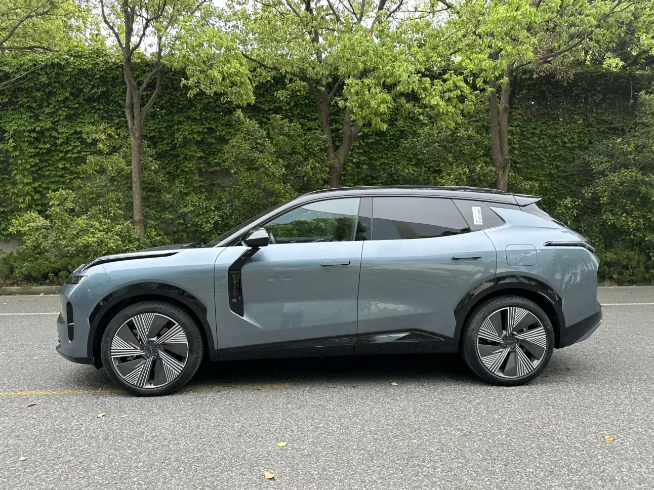 Lynk & Co 08 EM-P