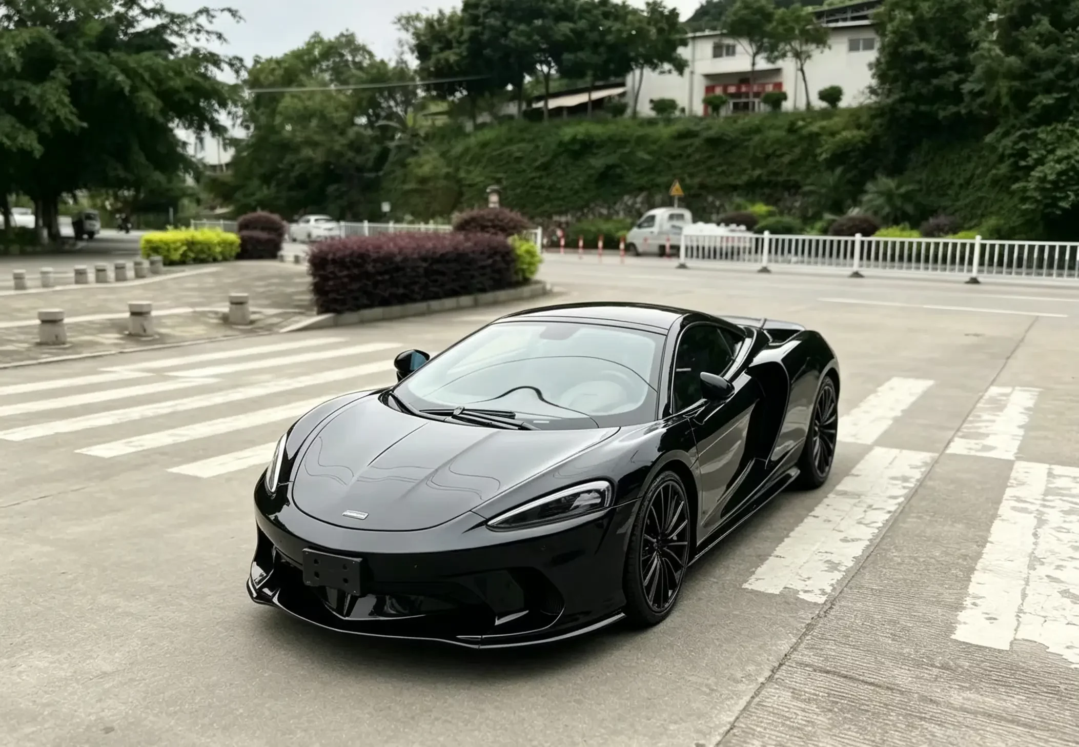 McLaren GT  из Китая