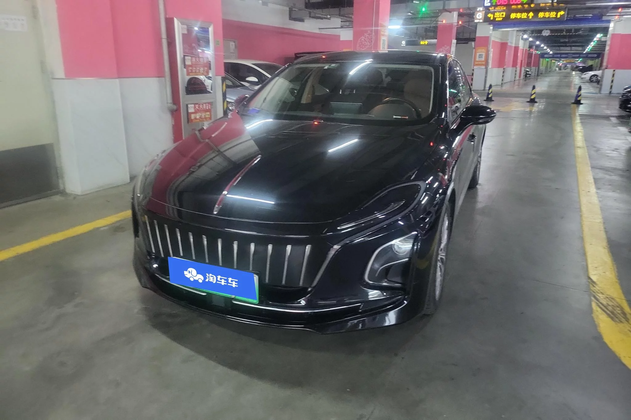 Hongqi E-QM5