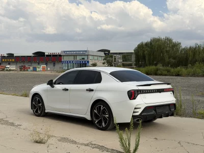 Lynk & Co 03