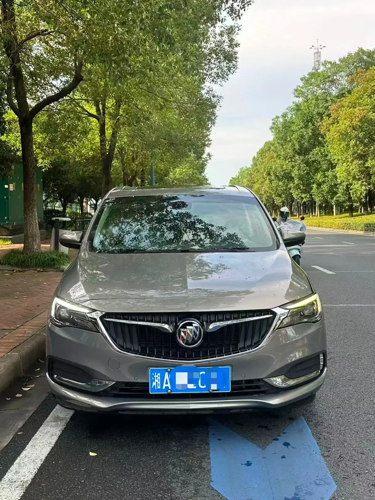 Buick GL6  из Китая