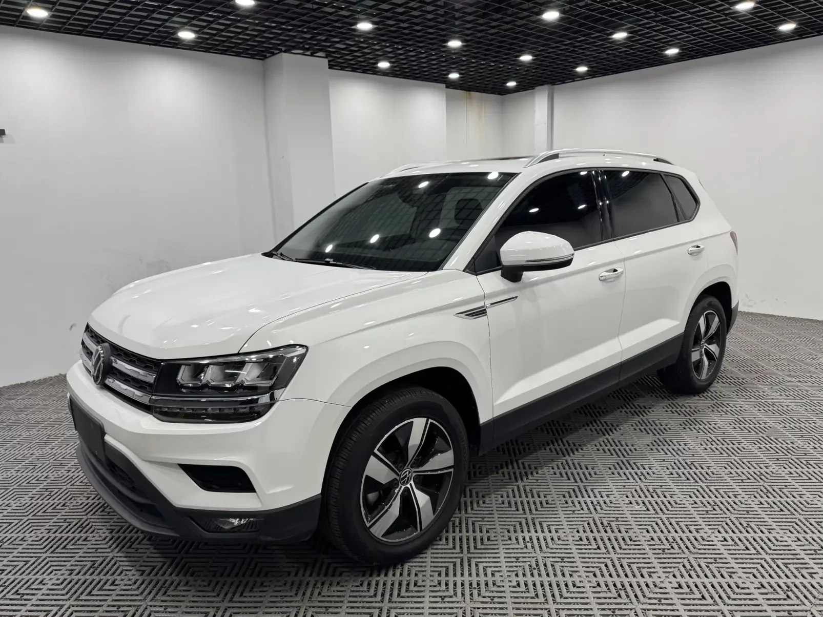 Volkswagen Tharu