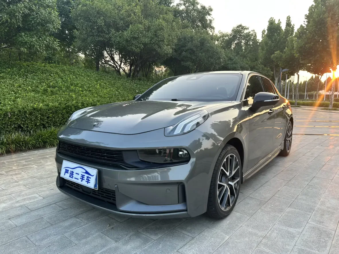 Lynk & Co 03