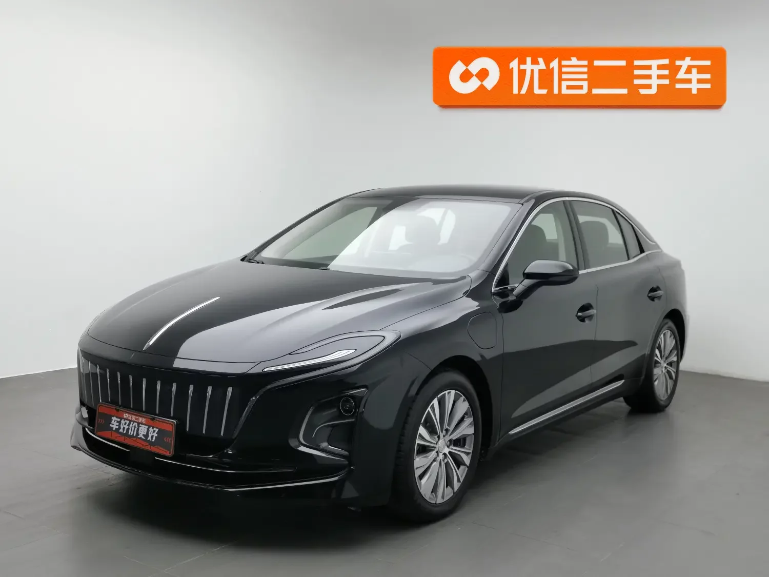 Hongqi E-QM5