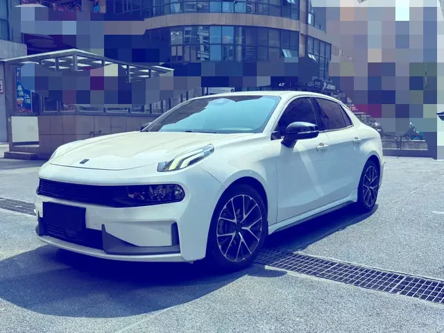 Lynk & Co 03